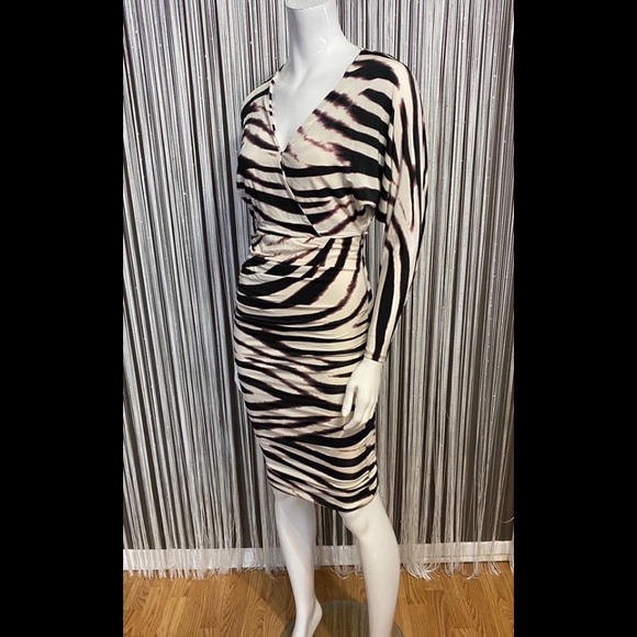 🔻SALE🔻MARCIANO🔹NEW CONDITION - Picture 4 of 10